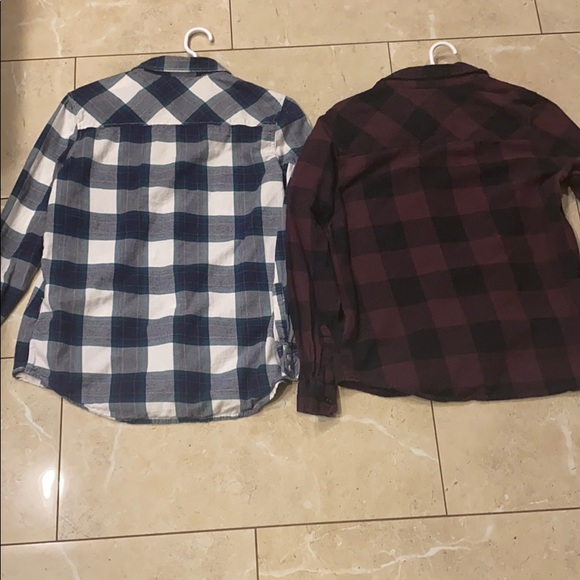Bundle of two plaid shirts - Picture 5 of 7